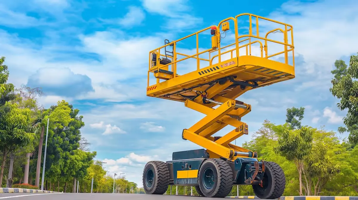 Plataformas elevadas: por qué las empresas más productivas ya no pueden operar sin ellas 3 ascensor brazo articulado autopropulsado amarillo ascensor tijera 1061852 6103