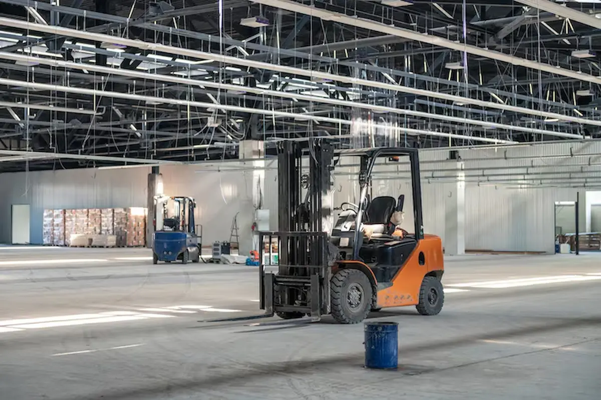 Montacargas y el crecimiento industrial en Toluca como clave para impulsar la logística, eficiencia y expansión empresarial 13 almacen industrial carretillas elevadoras construccion 78506 4714