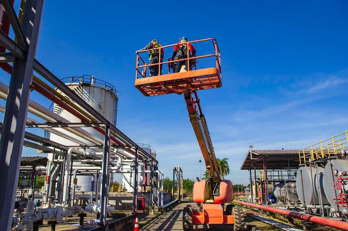 Plataforma articulada diésel vs eléctrica: Diferencias clave, ventajas reales y cuál es la correcta 3 Plataforma articulada diésel vs eléctrica
